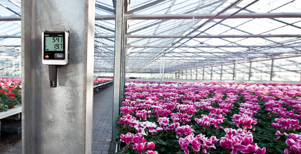 سنسور گلخانه - با سنسور رطوبت می‌توانید رطوبت محیط گلخانه را اندازه بگیرید و برای تنظیم رطوبت موردنیاز گیاه اقدام نمایید.